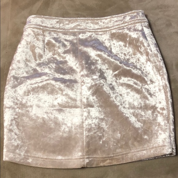 Pink velvet skirt - Picture 2 of 2